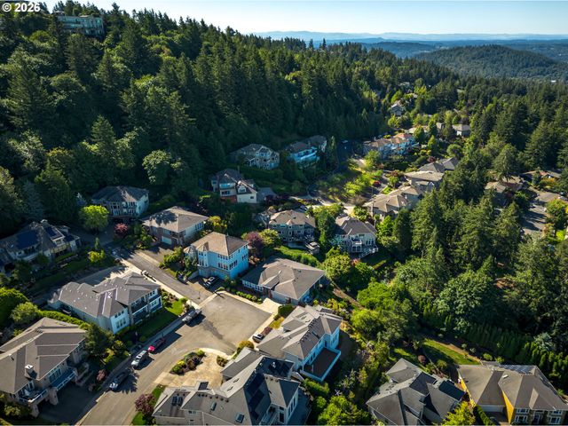 10190 Se WYNDHAM Way, Happy Valley, OR 97086