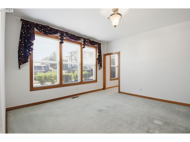 10190 Se WYNDHAM Way, Happy Valley, OR 97086