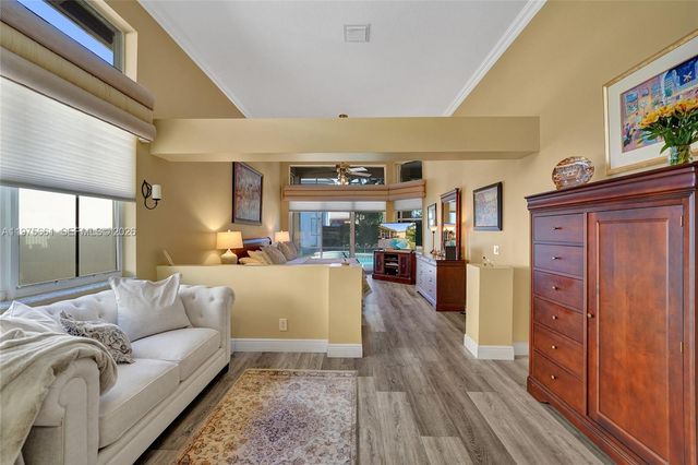 2458 Greenbrier Ct, Weston, FL 33327