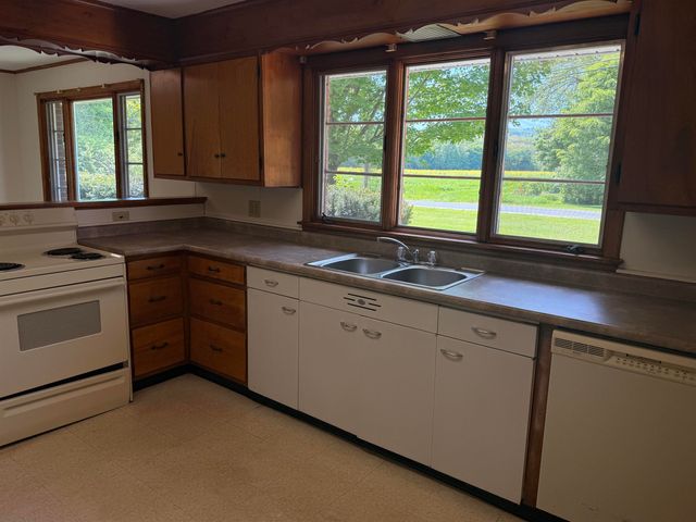 298 Governor Hunt Road, Vernon, VT 05354