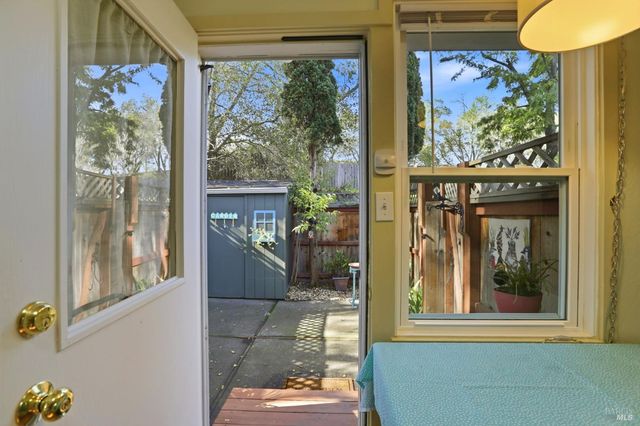 49 Livingston Ct, Novato, CA 94949