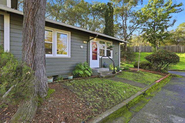 49 Livingston Ct, Novato, CA 94949