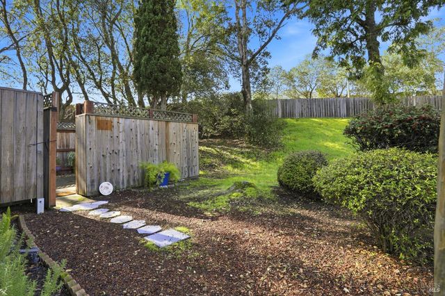 49 Livingston Ct, Novato, CA 94949