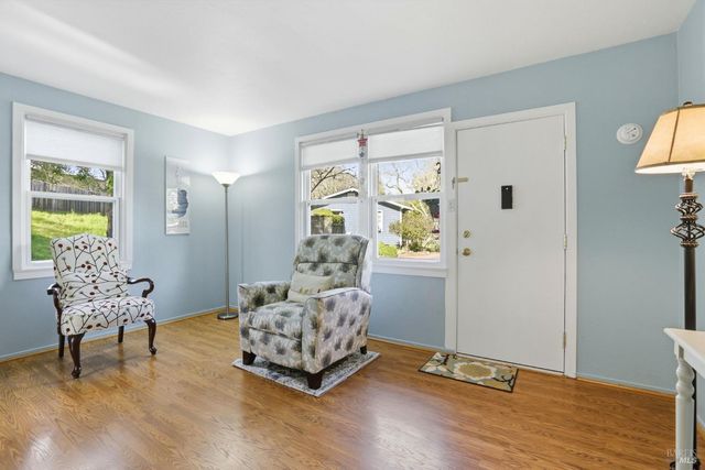 49 Livingston Ct, Novato, CA 94949