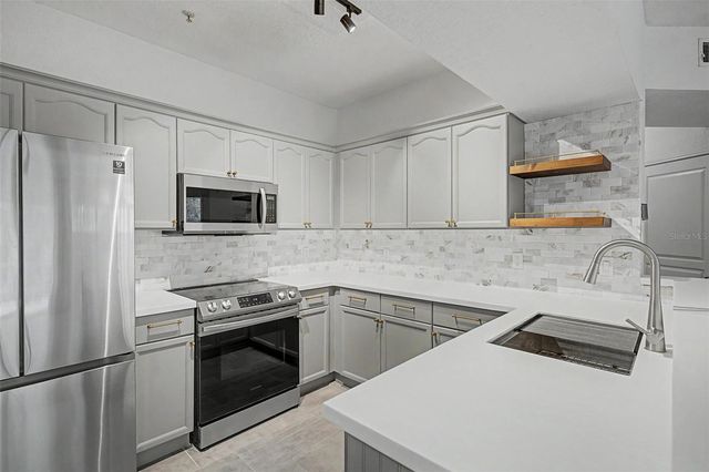 5125 PALM SPRINGS BOULEVARD 6107, Tampa, FL 33647