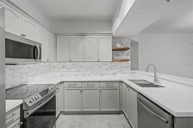 5125 PALM SPRINGS BOULEVARD 6107, Tampa, FL 33647