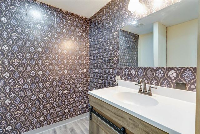 744 N Wakefield, Valley Center, KS 67147