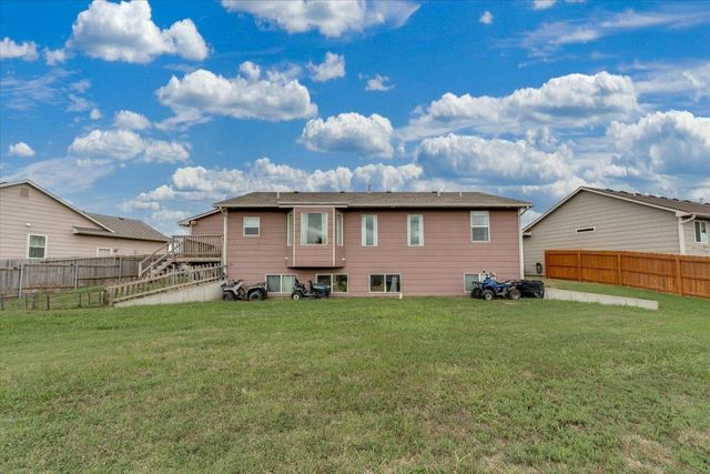 744 N Wakefield, Valley Center, KS 67147