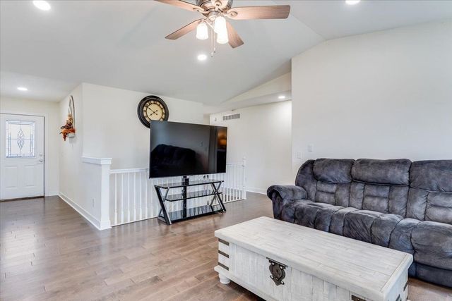 744 N Wakefield, Valley Center, KS 67147