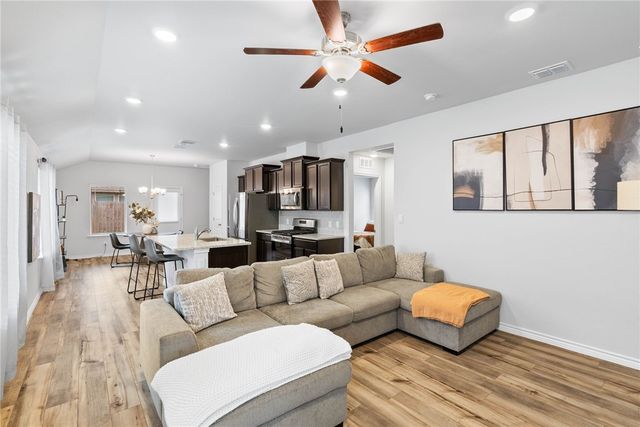 7613 Bullrider Dr, Corpus Christi, TX 78414