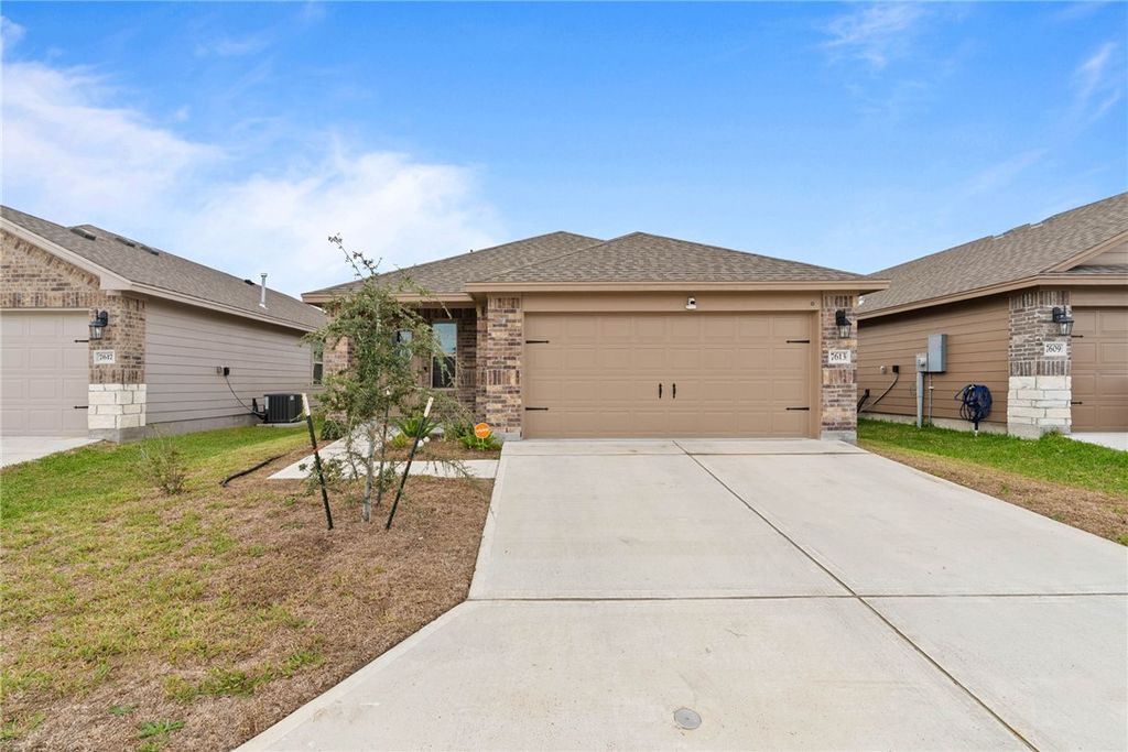 7613 Bullrider Dr, Corpus Christi, TX 78414