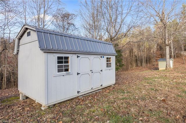 950 Waggoner Neal Road, Walkertown, NC 27051