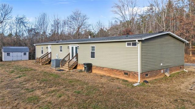 950 Waggoner Neal Road, Walkertown, NC 27051