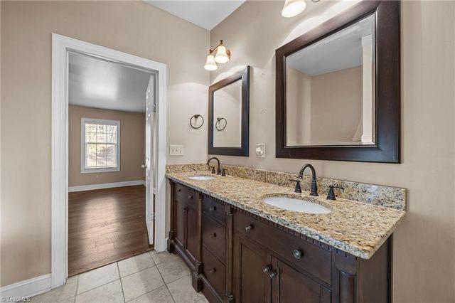 950 Waggoner Neal Road, Walkertown, NC 27051