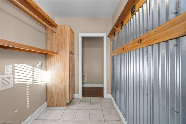 950 Waggoner Neal Road, Walkertown, NC 27051