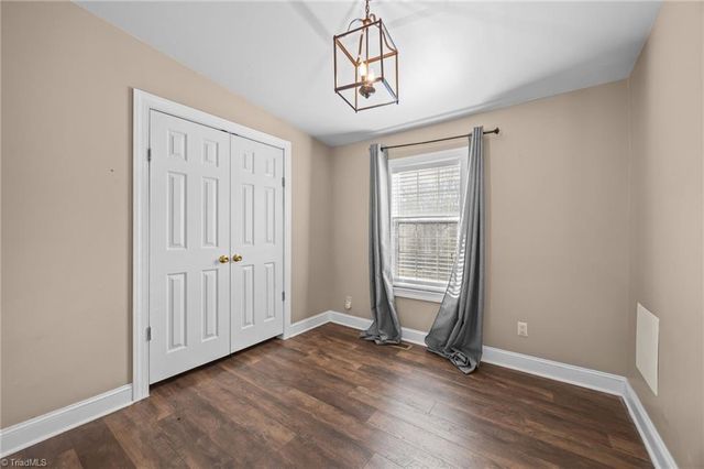 950 Waggoner Neal Road, Walkertown, NC 27051