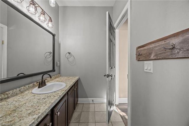 950 Waggoner Neal Road, Walkertown, NC 27051