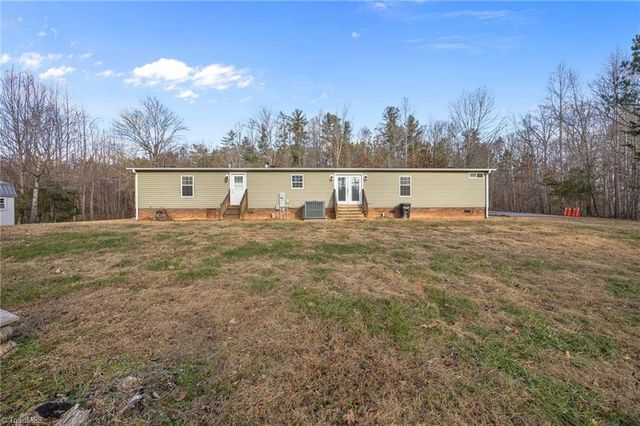 950 Waggoner Neal Road, Walkertown, NC 27051