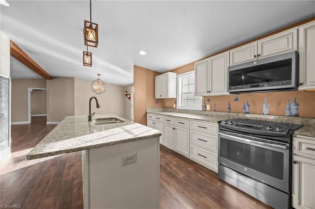 950 Waggoner Neal Road, Walkertown, NC 27051