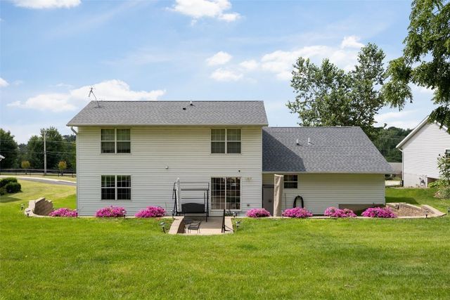 1624 O Avenue NW, Cedar Rapids, IA 52405