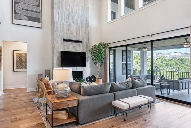 9213 The Ravine WAY, Austin, TX 78744