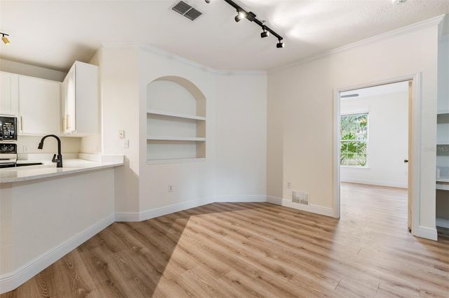 10108 COURTNEY OAKS CIRCLE 101, Tampa, FL 33619