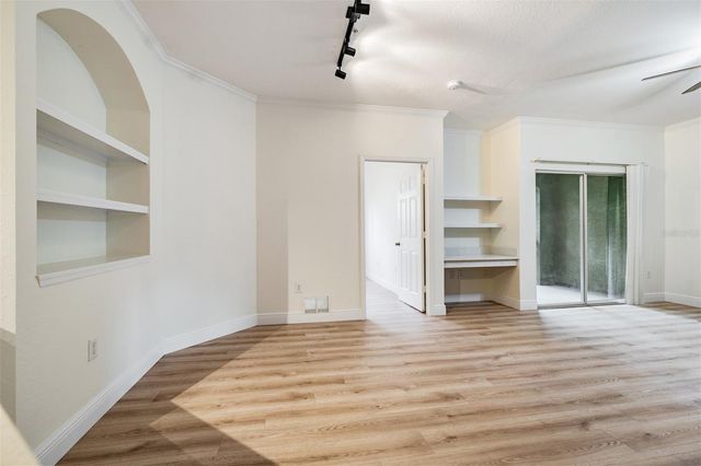 10108 COURTNEY OAKS CIRCLE 101, Tampa, FL 33619