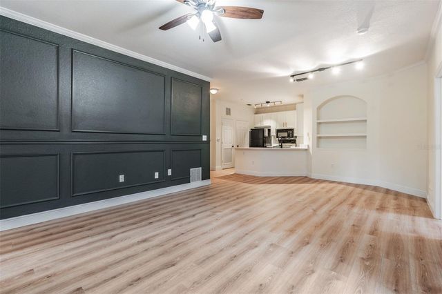 10108 COURTNEY OAKS CIRCLE 101, Tampa, FL 33619