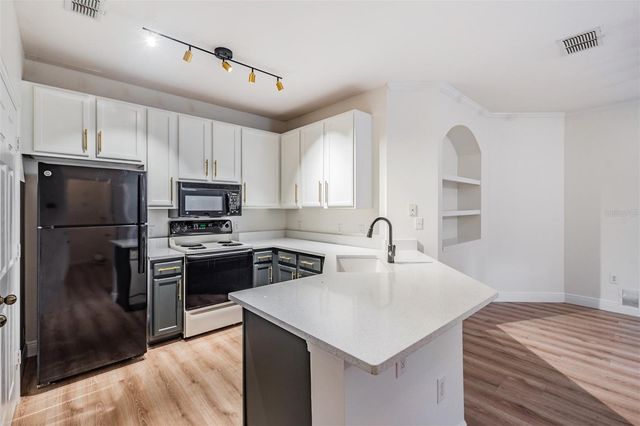 10108 COURTNEY OAKS CIRCLE 101, Tampa, FL 33619