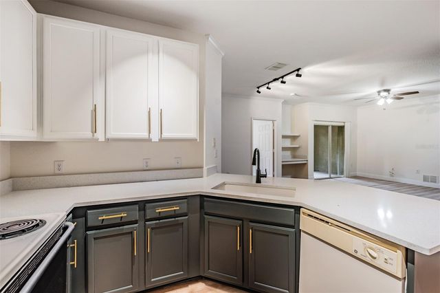 10108 COURTNEY OAKS CIRCLE 101, Tampa, FL 33619