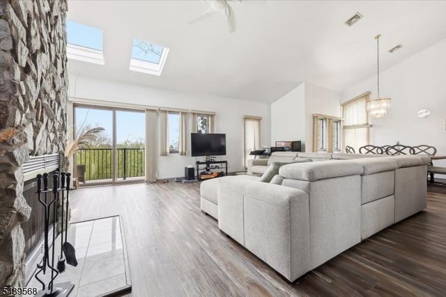 52 Adams Ter, Clifton City, NJ 07013