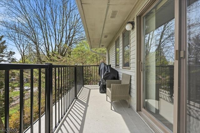 52 Adams Ter, Clifton City, NJ 07013