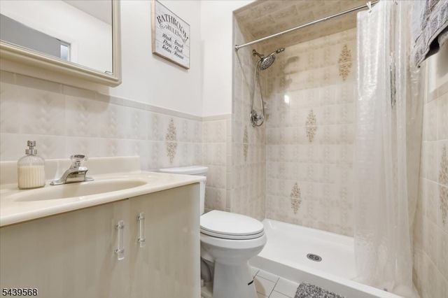 52 Adams Ter, Clifton City, NJ 07013