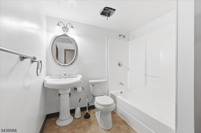 52 Adams Ter, Clifton City, NJ 07013