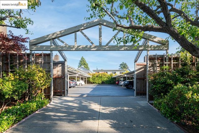 1812 Dwight Way 1/2, Berkeley, CA 94703
