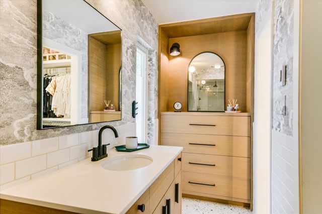 1600 Larkwood DR, Austin, TX 78723