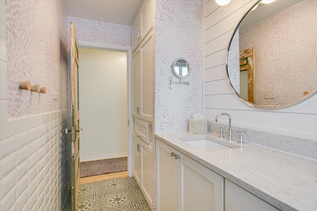 1600 Larkwood DR, Austin, TX 78723