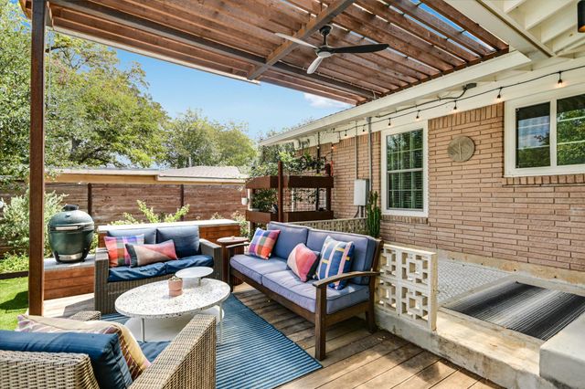 1600 Larkwood DR, Austin, TX 78723