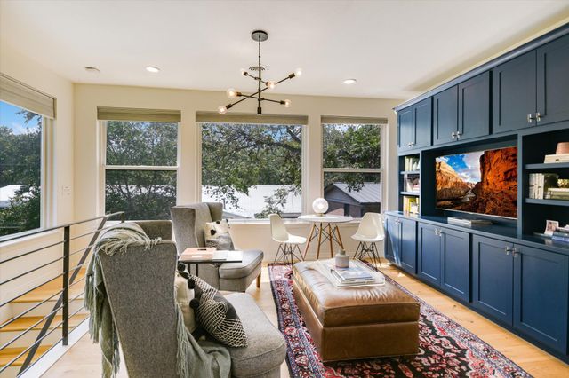 1600 Larkwood DR, Austin, TX 78723