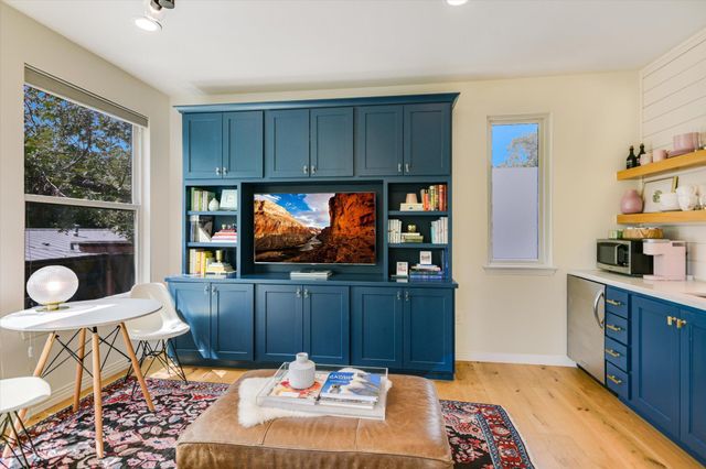 1600 Larkwood DR, Austin, TX 78723