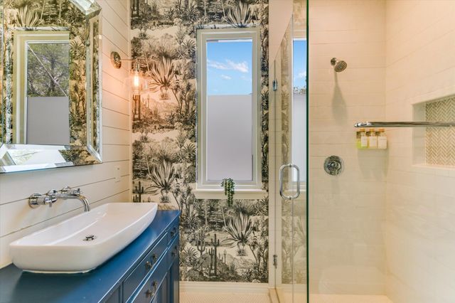 1600 Larkwood DR, Austin, TX 78723