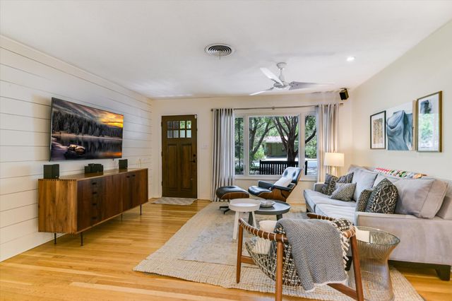 1600 Larkwood DR, Austin, TX 78723