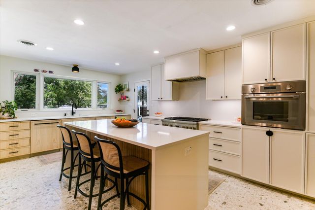 1600 Larkwood DR, Austin, TX 78723