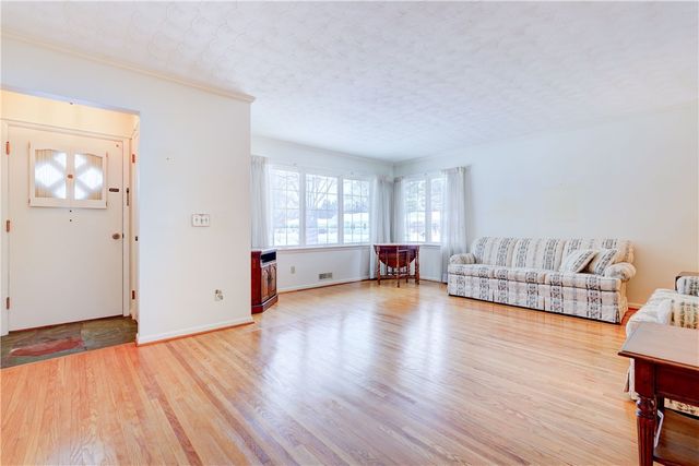 7 Allwood Drive, Irondequoit, NY 14617