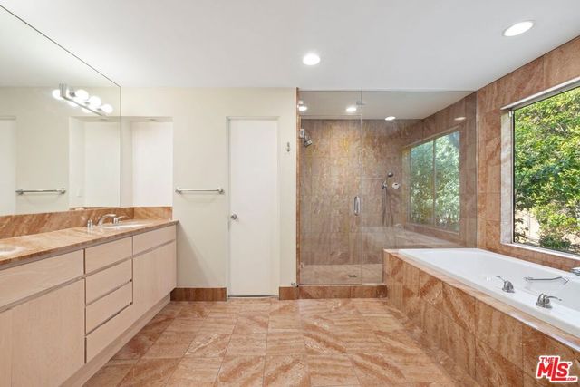 10549 Rocca Place, Los Angeles, CA 90077