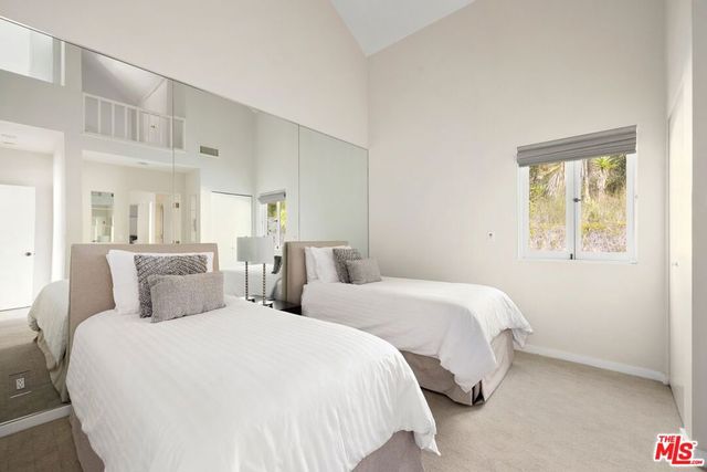 10549 Rocca Place, Los Angeles, CA 90077