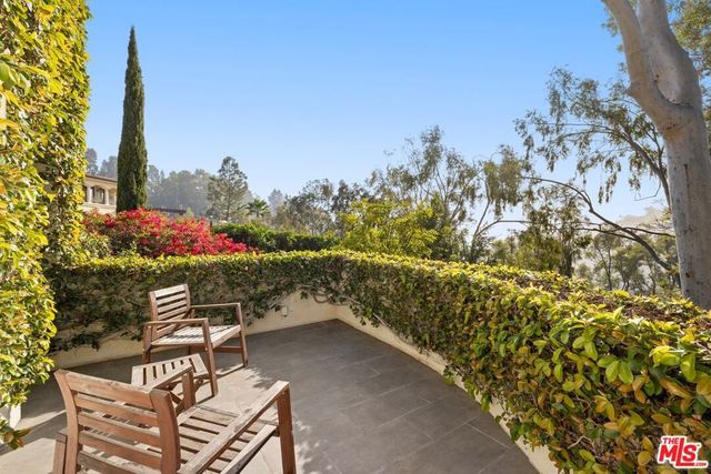 10549 Rocca Place, Los Angeles, CA 90077