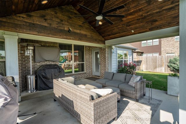 4513 Stillhouse Hollow Lane, Denton, TX 76226