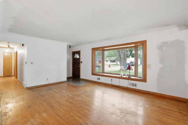 2360 Circle Drive, White Bear Lake, MN 55110