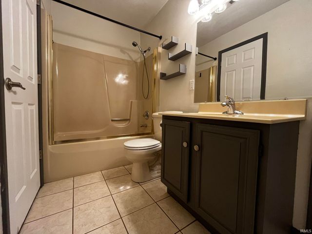 8909 Mariners Ridge Drive, Fort Wayne, IN 46819